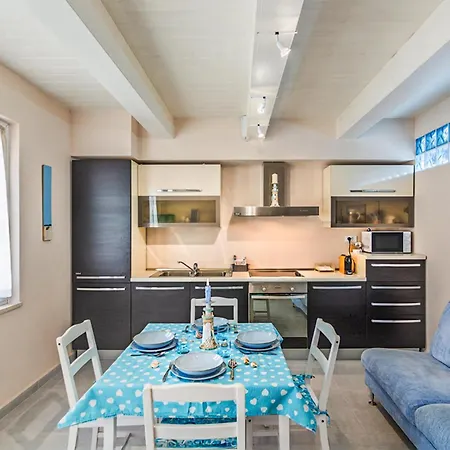 3 Bedroom Lovely In Appartamento Viareggio