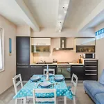 3 Bedroom Lovely In 아파트 비아레지오
