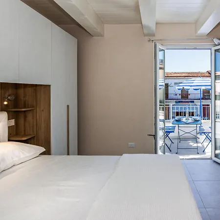 3 Bedroom Lovely In Viareggio