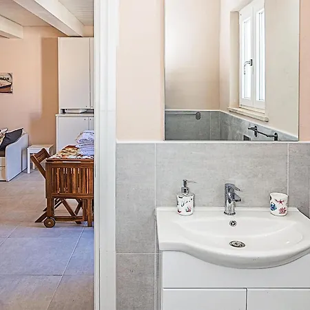 3 Bedroom Lovely In Viareggio