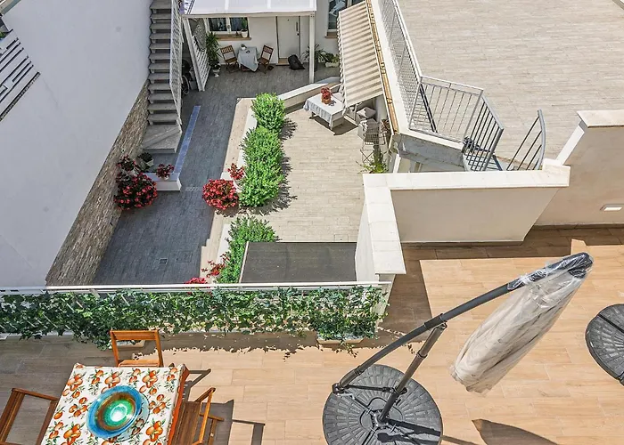 3 Bedroom Lovely In Βιαρέτζιο