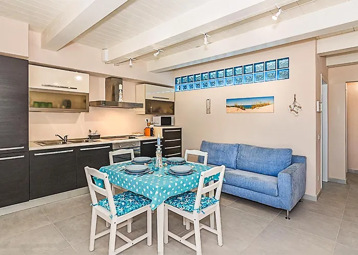 3 Bedroom Lovely In Βιαρέτζιο