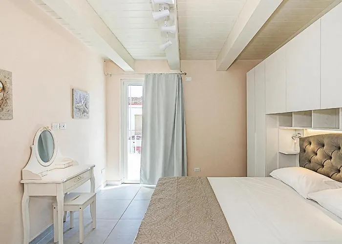 3 Bedroom Lovely In Apartment *