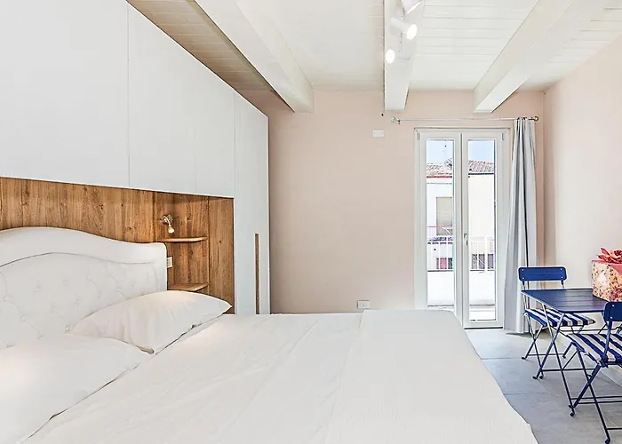 Апартаменты 3 Bedroom Lovely In *