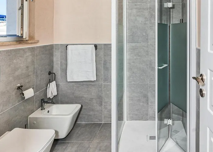 Apartment 3 Bedroom Lovely In