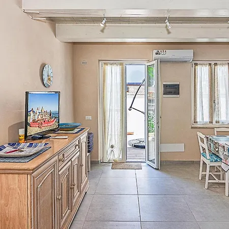 Beautiful Apartment In Viareggio With Wifi *